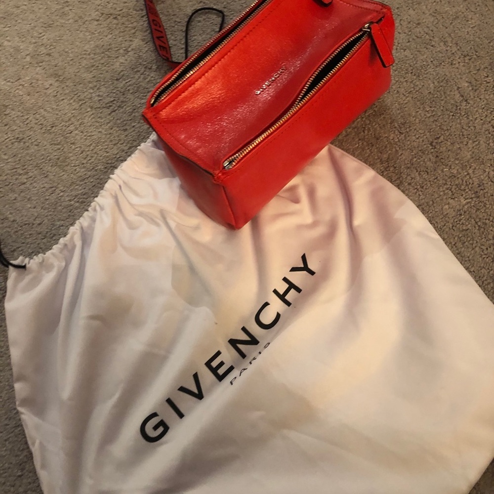 Givenchy - Picture 7 of 7